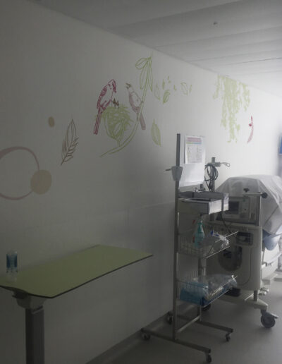 décoration murale humanisante salles d'accouchement CH Épinal